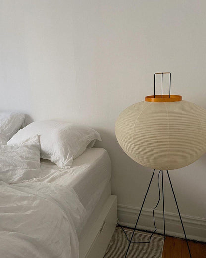 Lunora Haze | Skulptural golvlampa i rispapper i Japandi-stil