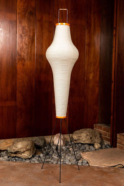 Lunora Haze | Skulptural golvlampa i rispapper i Japandi-stil