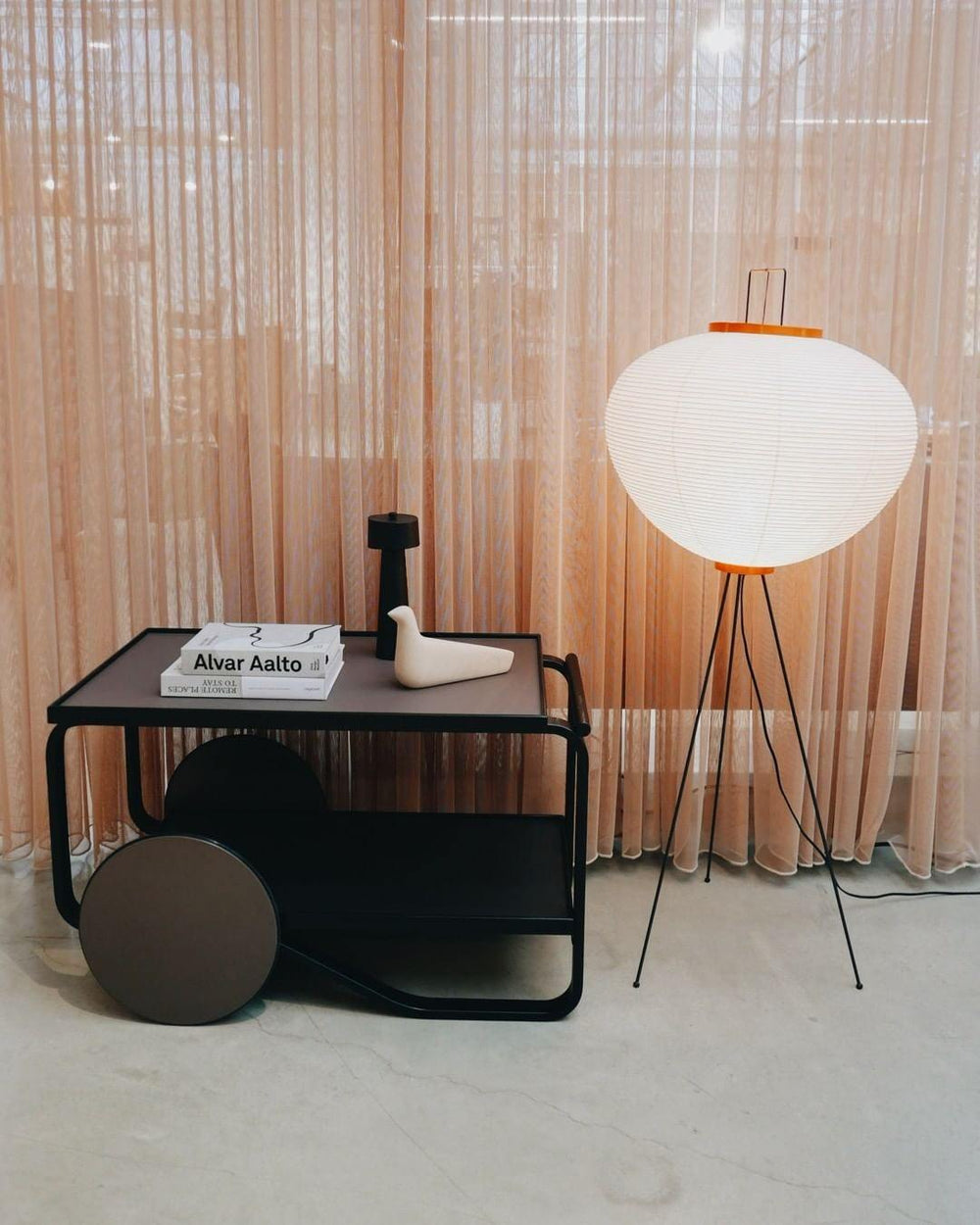 Lunora Haze | Skulptural golvlampa i rispapper i Japandi-stil