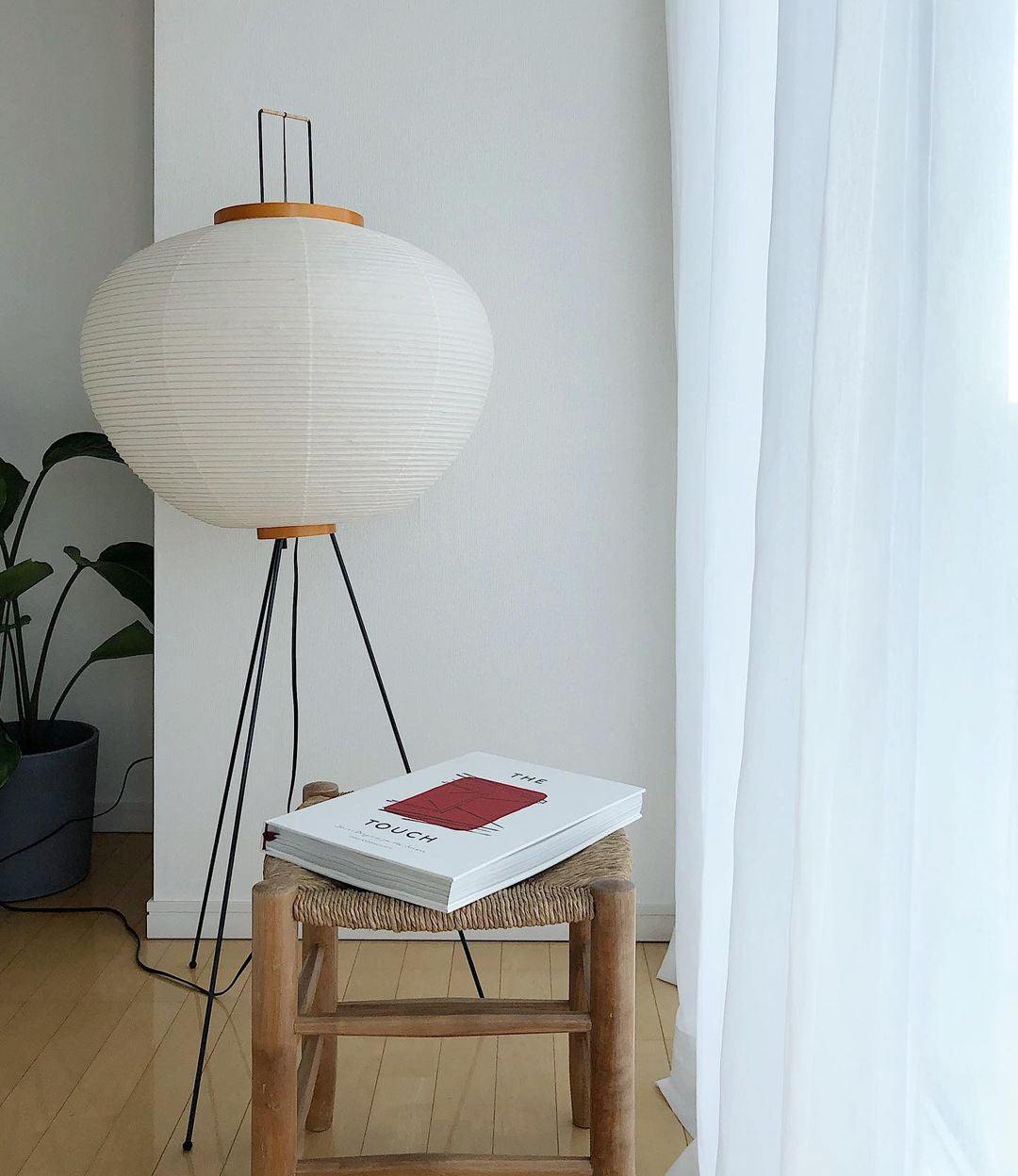 Lunora Haze | Skulptural golvlampa i rispapper i Japandi-stil