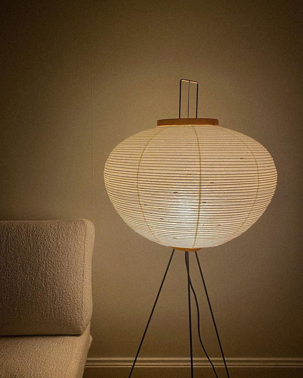 Lunora Haze | Skulptural golvlampa i rispapper i Japandi-stil