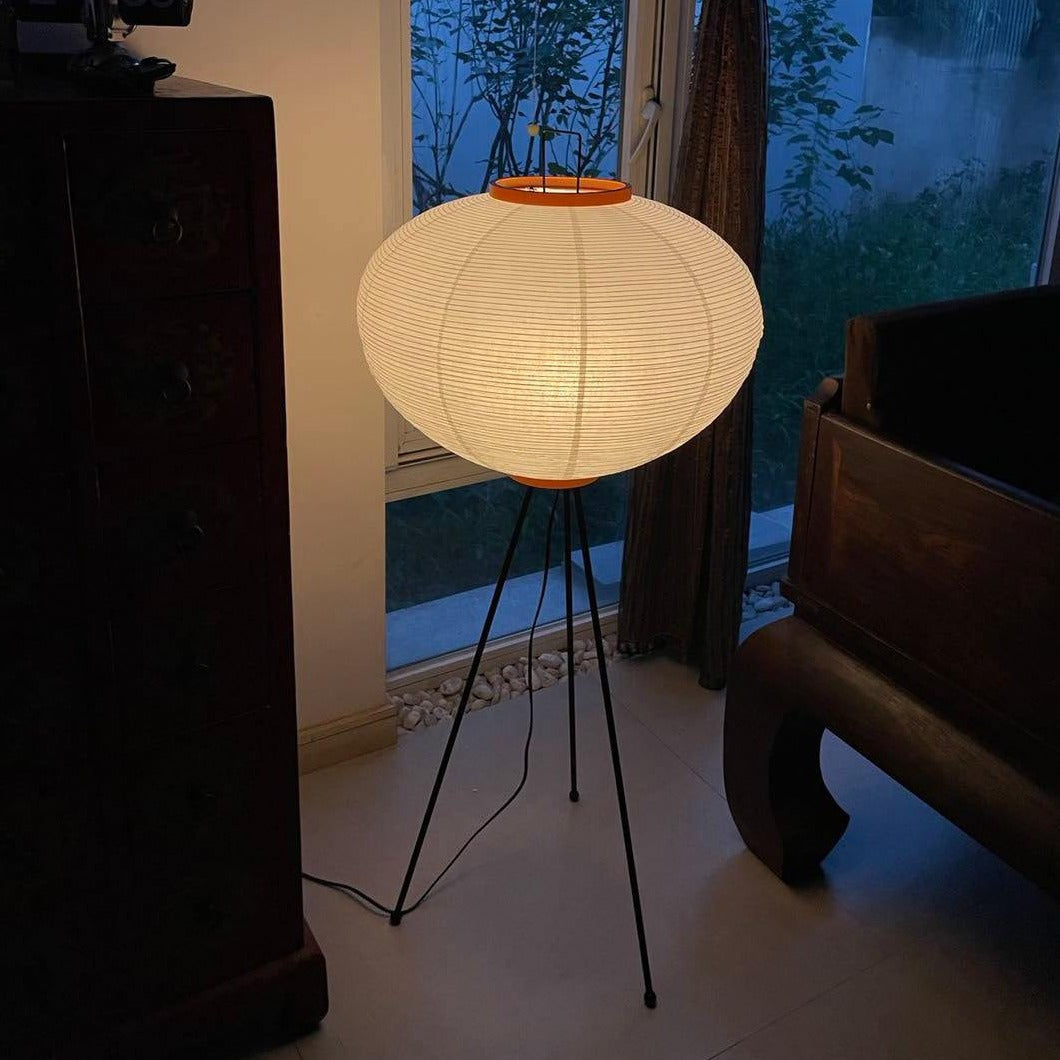 Lunora Haze | Skulptural golvlampa i rispapper i Japandi-stil