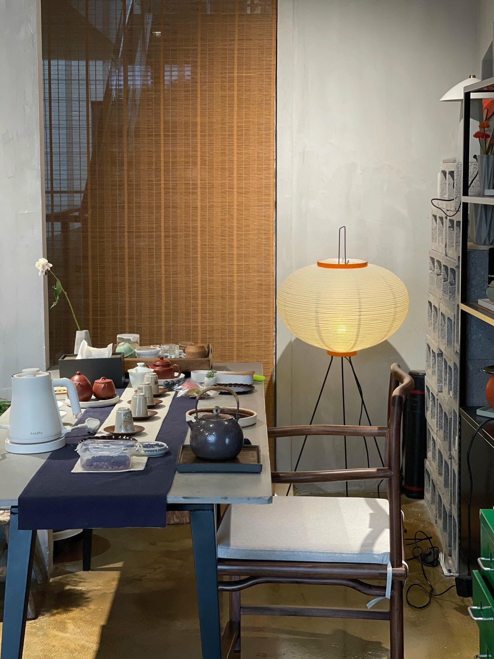 Lunora Haze | Skulptural golvlampa i rispapper i Japandi-stil