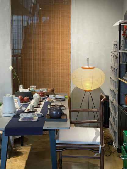 Lunora Haze | Skulptural golvlampa i rispapper i Japandi-stil