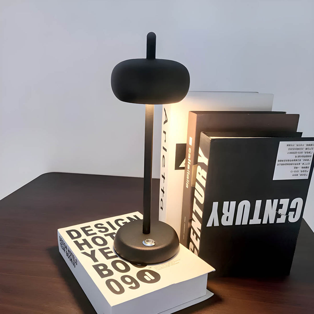 EdgeLume - Modern Bordslampa med Stilrent Design