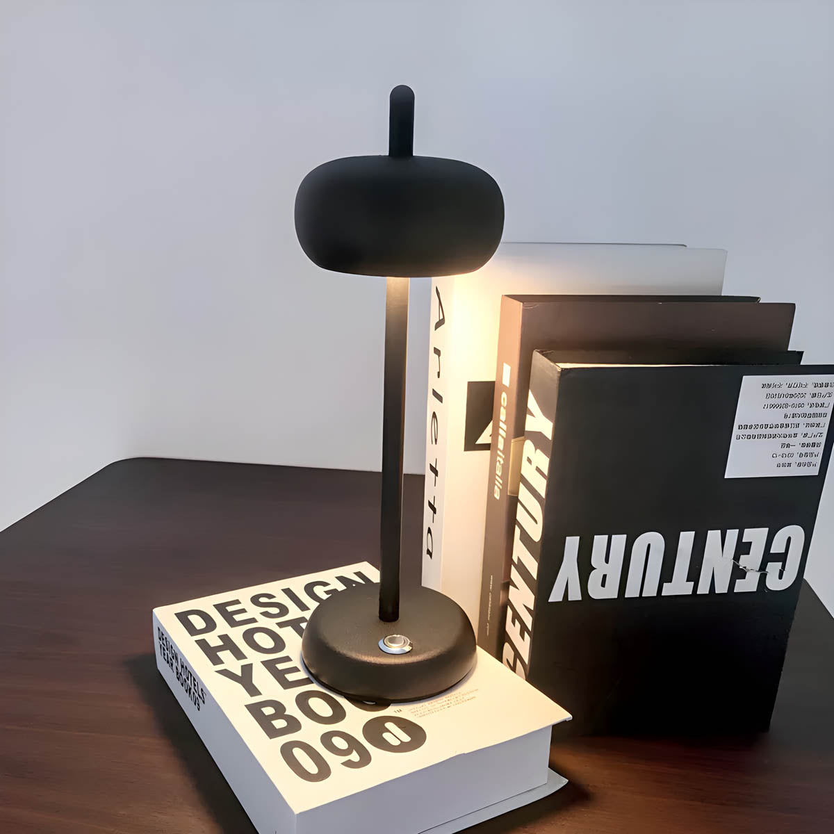 EdgeLume - Modern Bordslampa med Stilrent Design
