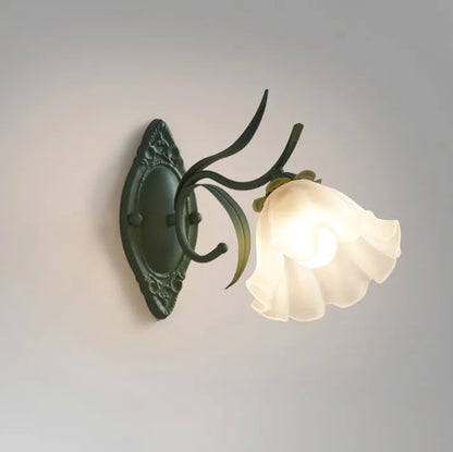 LilyGlow – Vägglampa med Blommönster