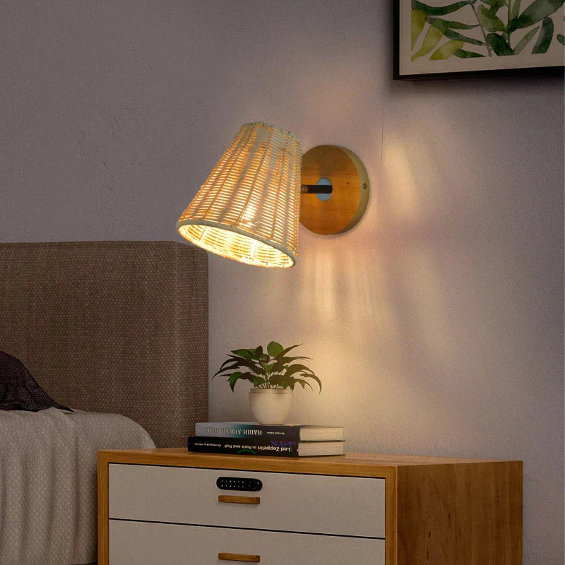 RattanGlow - Svängbar Vägglampa av Handvävd Rattan