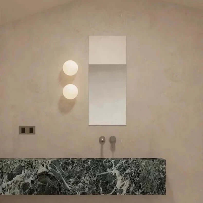 Royallure Modern Milk-Glass Vägglampa – LED, Mjuk Ljus, Snygg Cirkulär Design