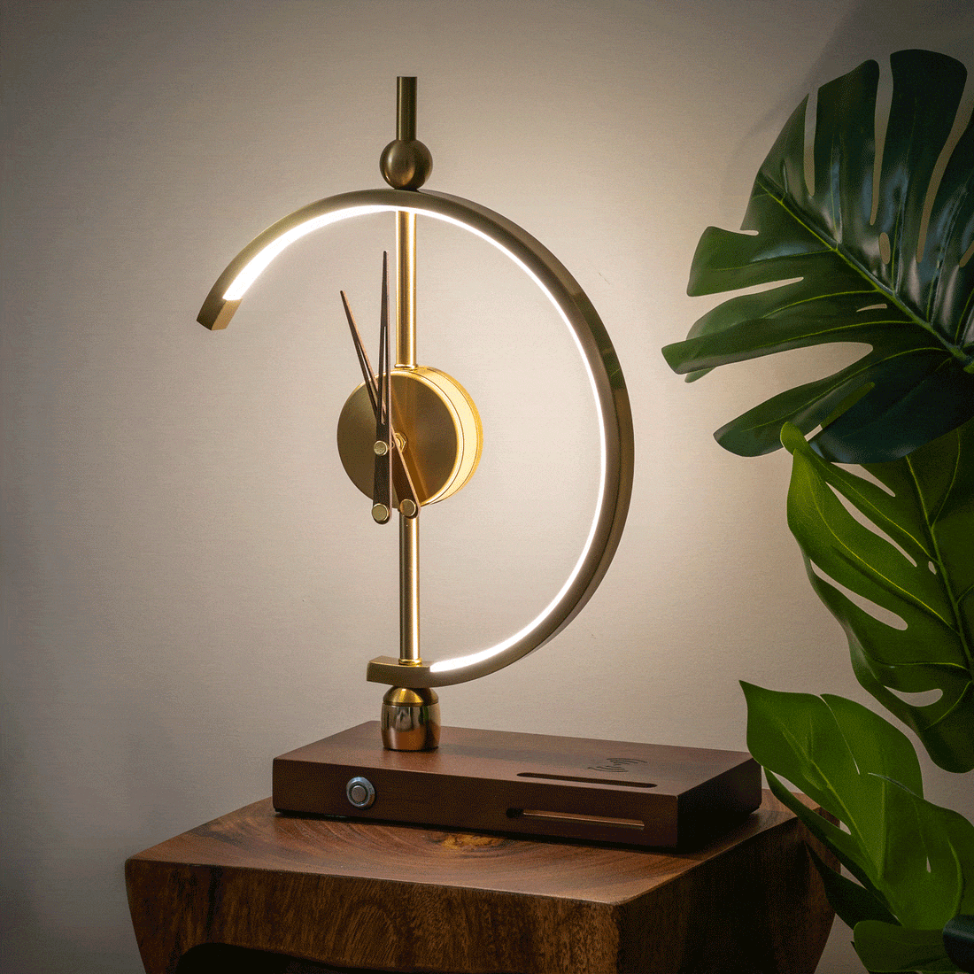 Luxora Återuppladdningsbar Lampa Klocka – Qi Trådlös Laddare, LED Skrivbord Accent