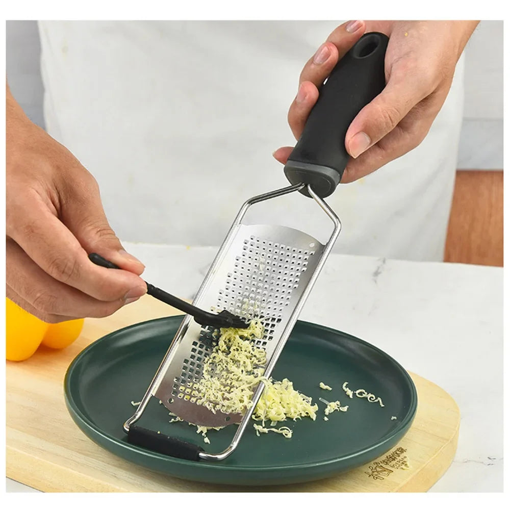 Carvallo ZestPro Multifunktionell Rostfri Rive med Handtag | Ost-, Citron-, Choklad- & Grönsaksrivare | Platt Köksrensare med Finger-skydd