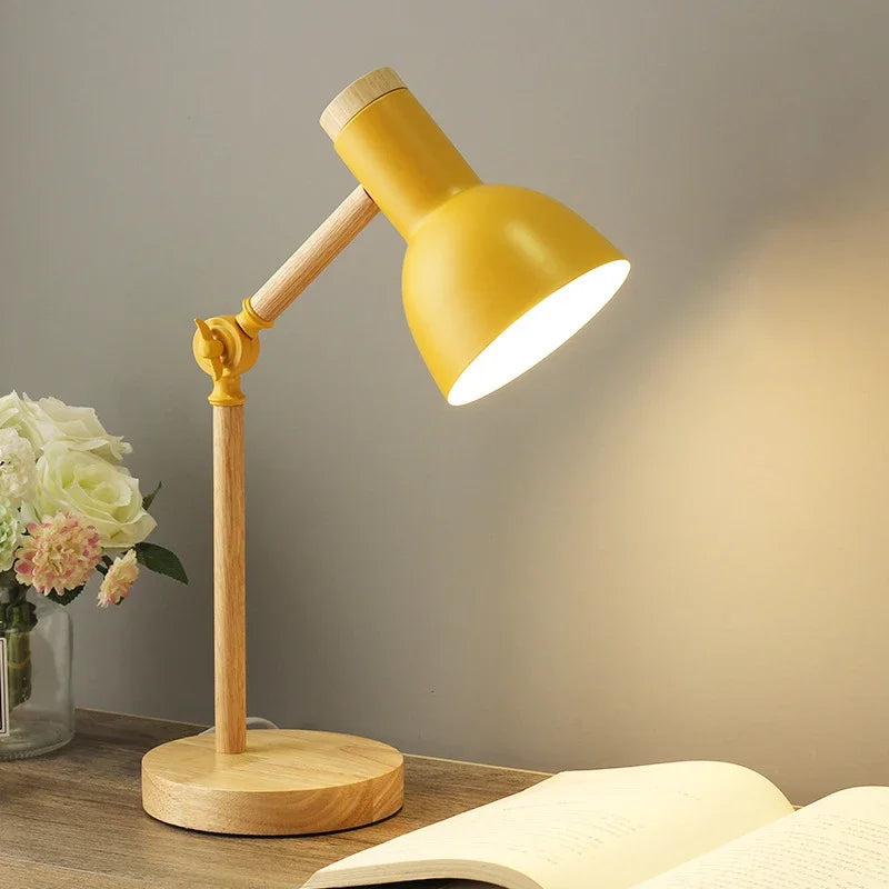 Träjusterbar Bordslampa | Nordisk Belysning