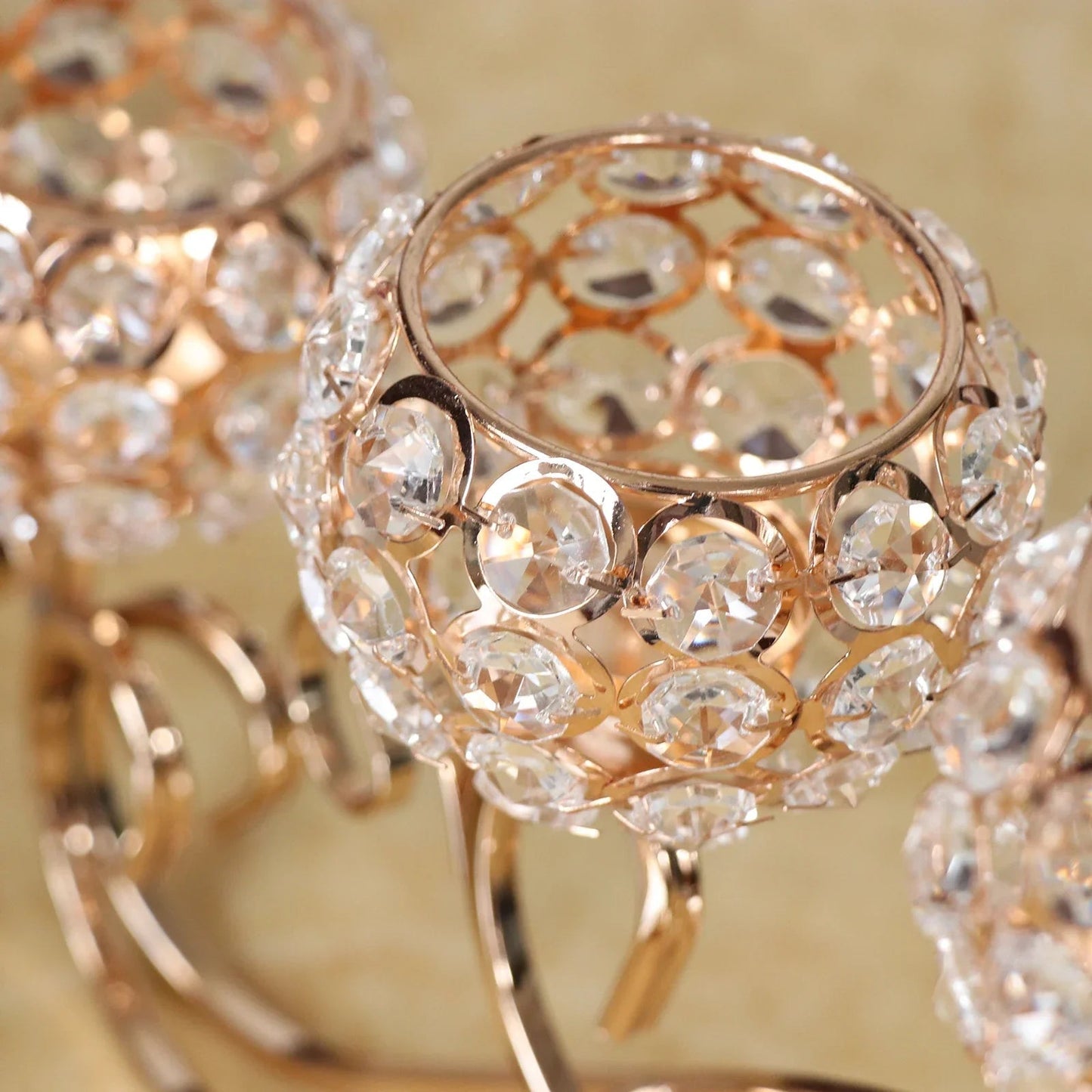 Carvallo - Trearmad ljusstake med böjd design för bordsdekoration