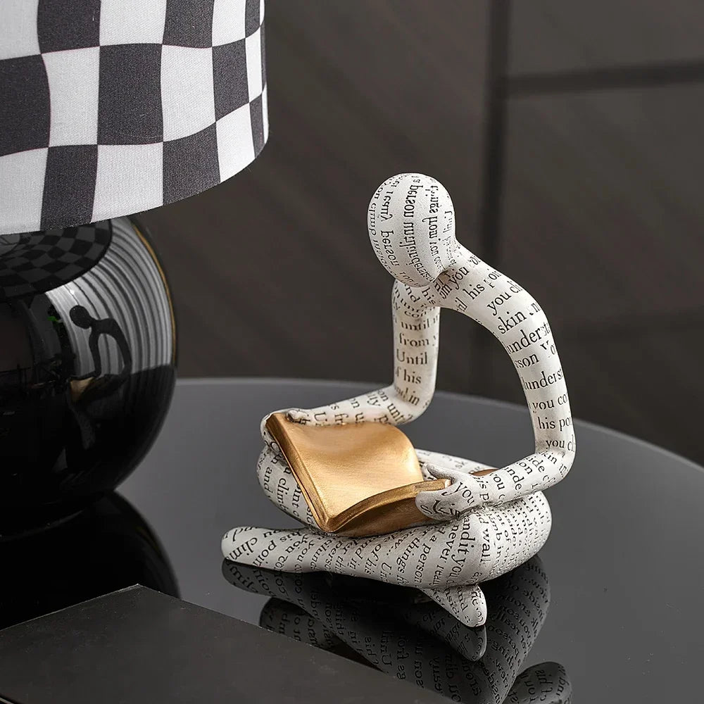 Satori Ornament Skulptur | 6.1″ Abstrakt Läsande Figur Resin | Vävd Text &amp; Guld Bok | Svart eller Vit