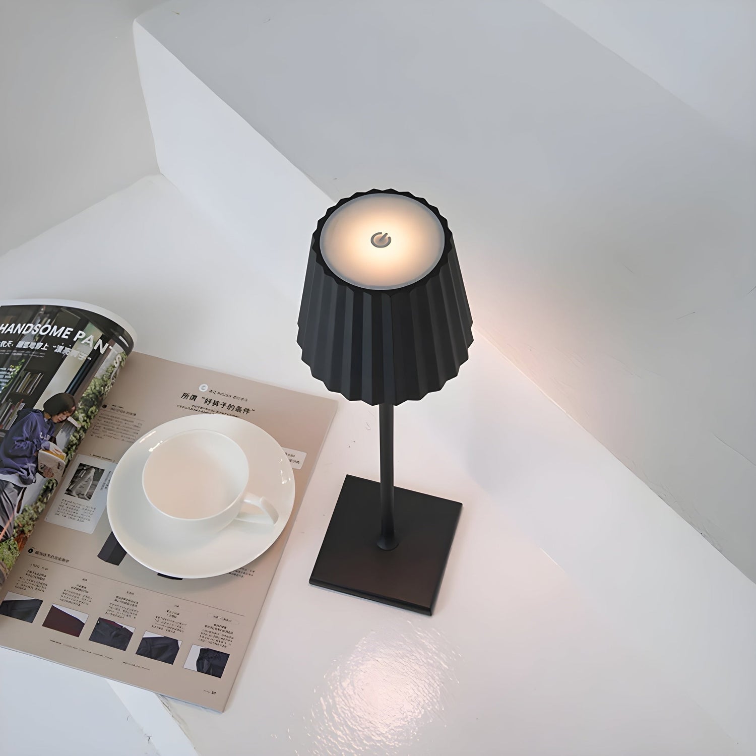 Arlo Trådlampa | Touch Control &amp; USB Laddning för Vardagsrum