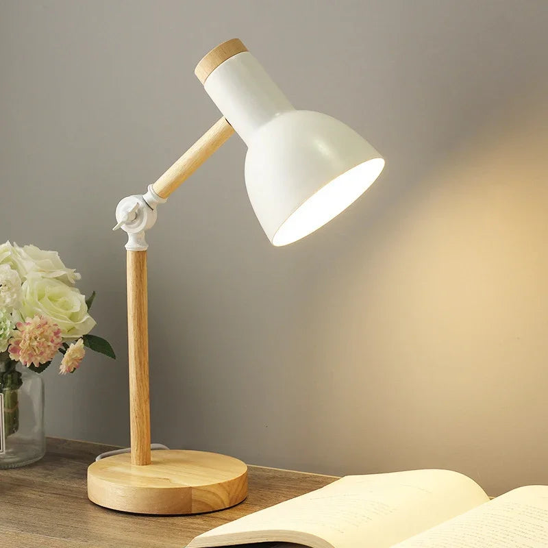 Träjusterbar Bordslampa | Nordisk Belysning