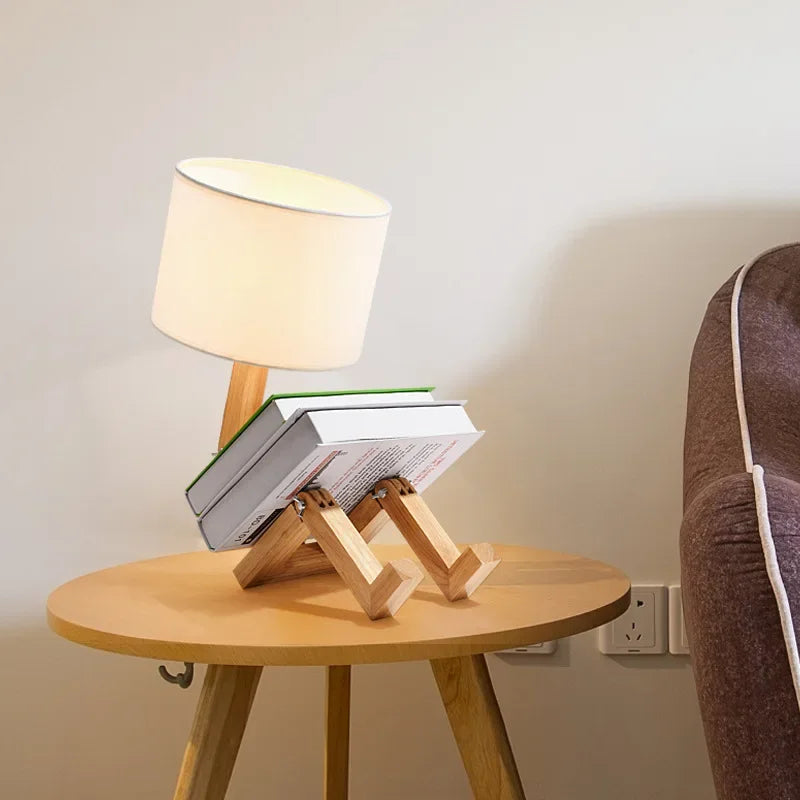 Trädlampa i trä med bokhållare – Modernt design för ditt hem