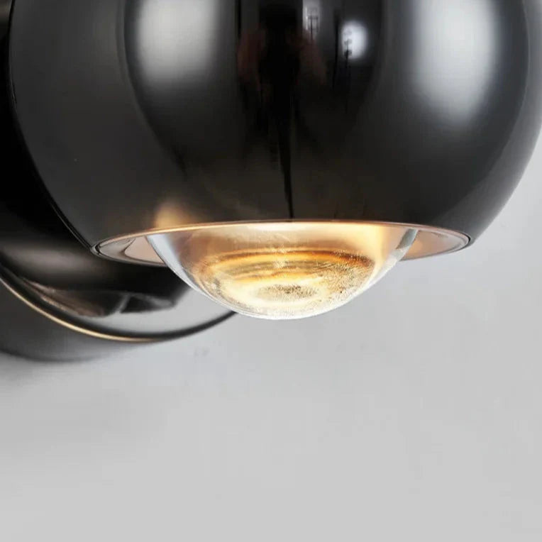 Orbis LED-vägglampa – Rotabel kulformad lampa i svart med 360° ljusriktning