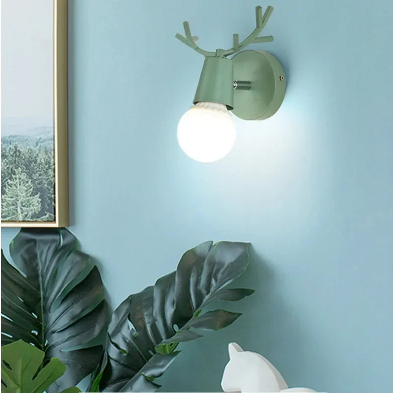 AntlerGlow - Modern Justerbar Barnrum Vägglampa