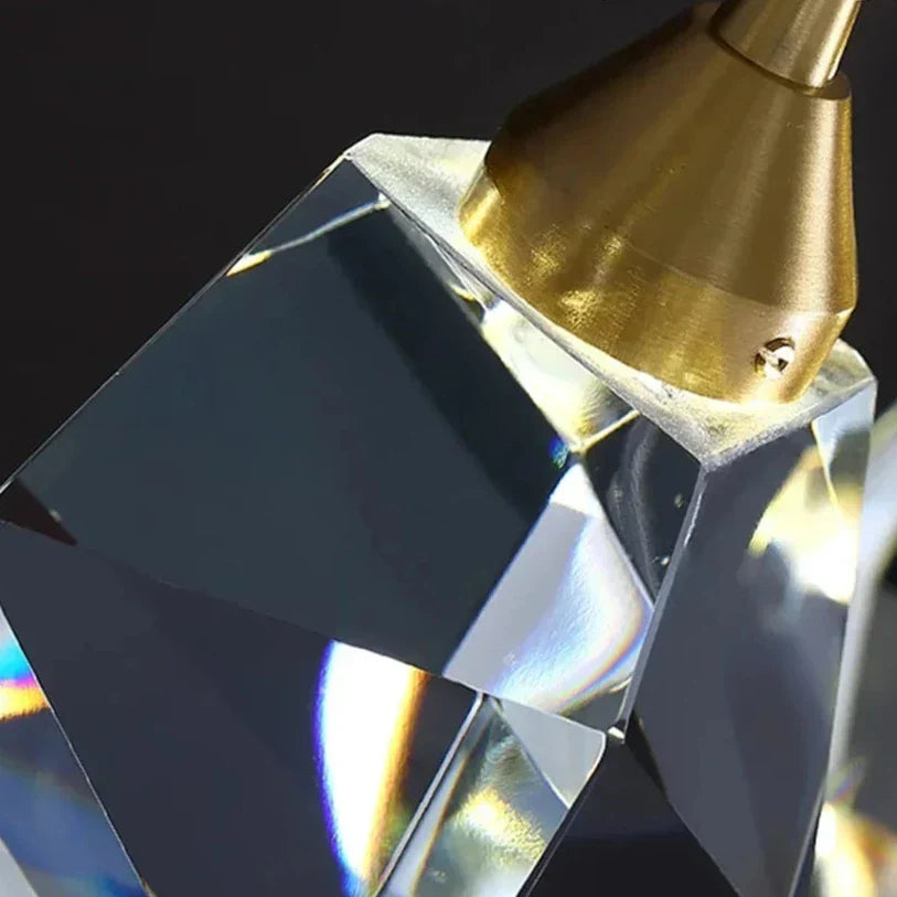 Nina pendellampa – LED-takljus med 5 kristallglas skärmar i guld