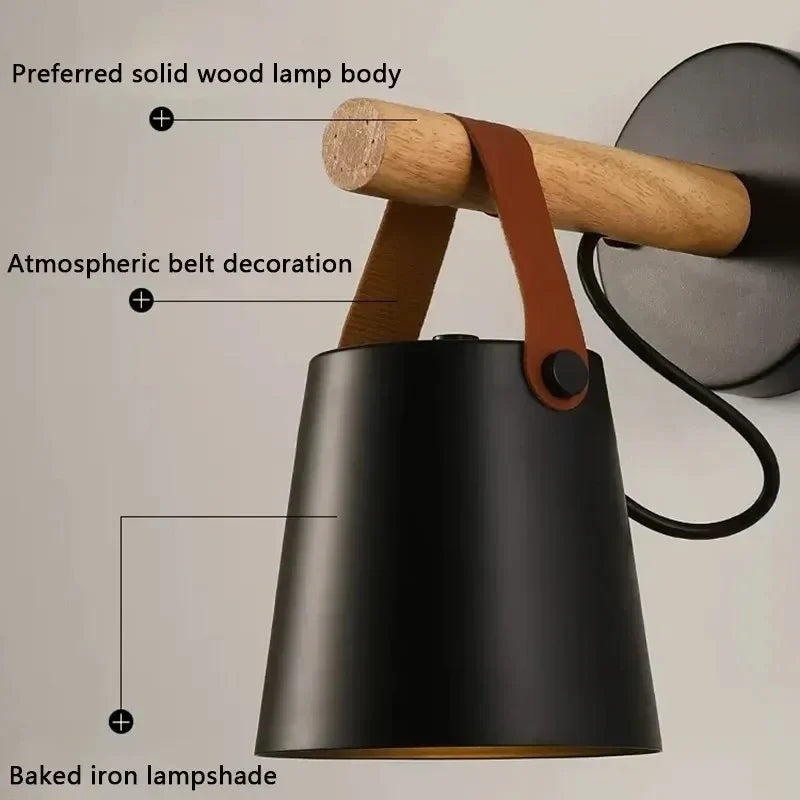 NordicGlow - LED Vägglampa med Trädetaljer och Läderrem