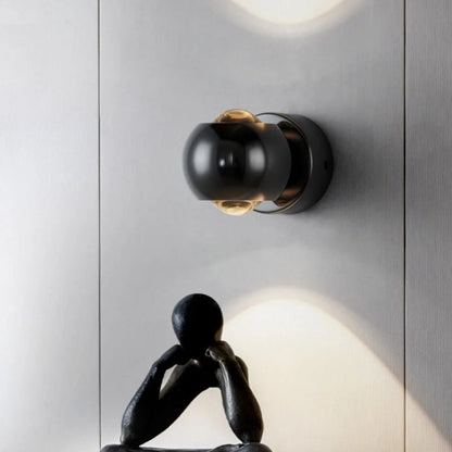 OrbisGlow – LED-vägglampa med 360° roterande funktion för justerbar belysning