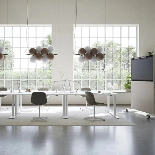 Holly LED-Pendellampa – Modern kula lampa med skulpturell design för matrum och vardagsrum