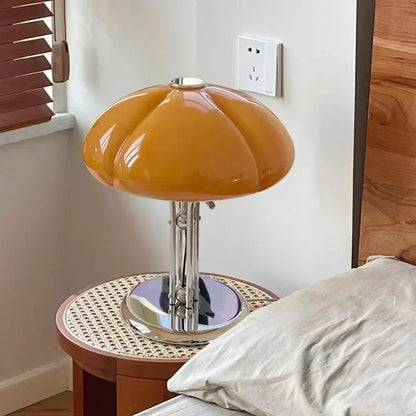 Luminarae | Modern bordslampa i medeltidsinspirerad konstdesign