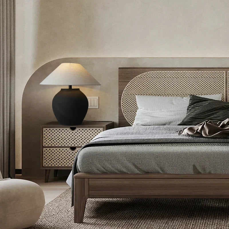 LumeVase – Keramisk Bordslampa med Minimalistisk Design