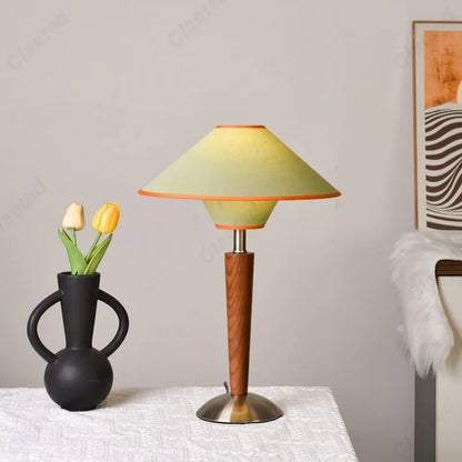 Elegant Trä LED Skrivbordslampa Med Varm Justerbar Glöd