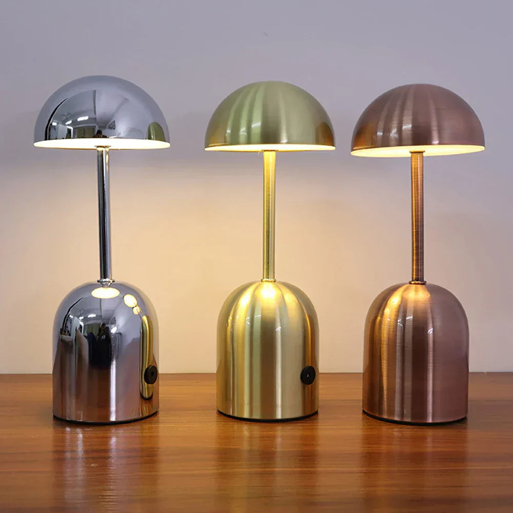 GlowLuxe - Bärbar Dimbar Bordslampa – LED Metalldesign för Stämningsfull Belysning