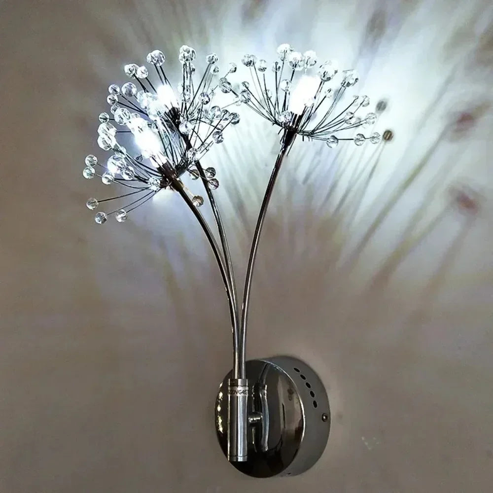 Lustrae | Modern vägglampa med kristallformad maskrosdesign