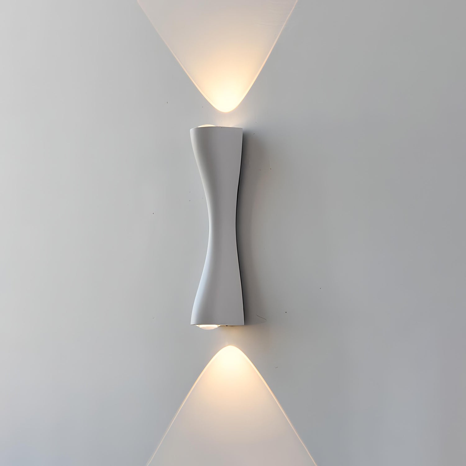 Lachlan - Utomhus LED Upp/Ner Modern Böjd Vägglampa