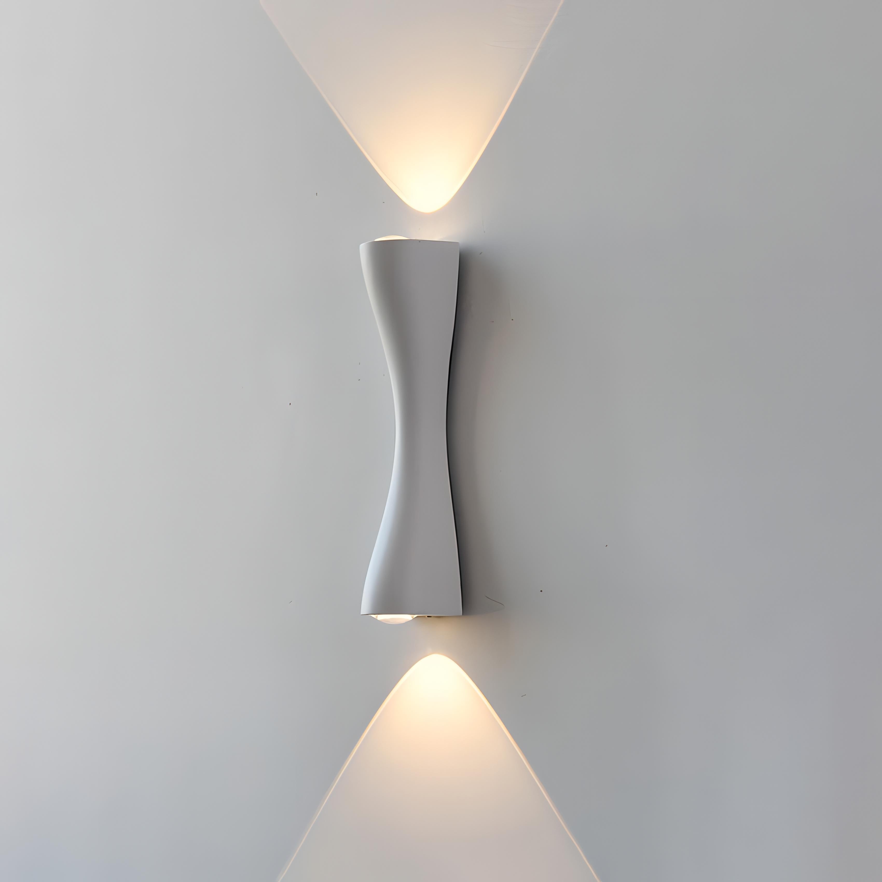 Lachlan - Utomhus LED Upp/Ner Modern Böjd Vägglampa