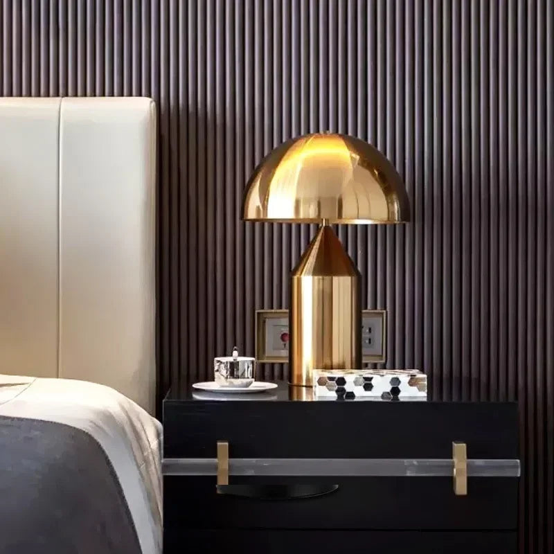 Altessa Oro Bordslampa – Lyxdesignlampa i guld med touch-kontroll
