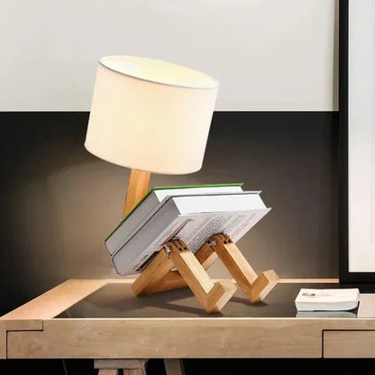 Trädlampa i trä med bokhållare – Modernt design för ditt hem