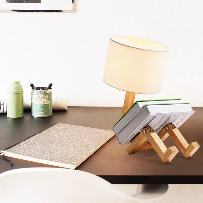 Trädlampa i trä med bokhållare – Modernt design för ditt hem