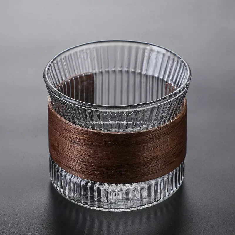 OakFlow Whisky Tumbler – Handgjord Glas med Trä Accent