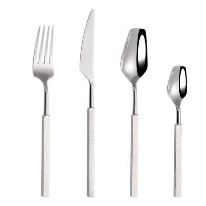 Varlund | 4-delat bestickset i rostfritt stål med hammarslag-design
