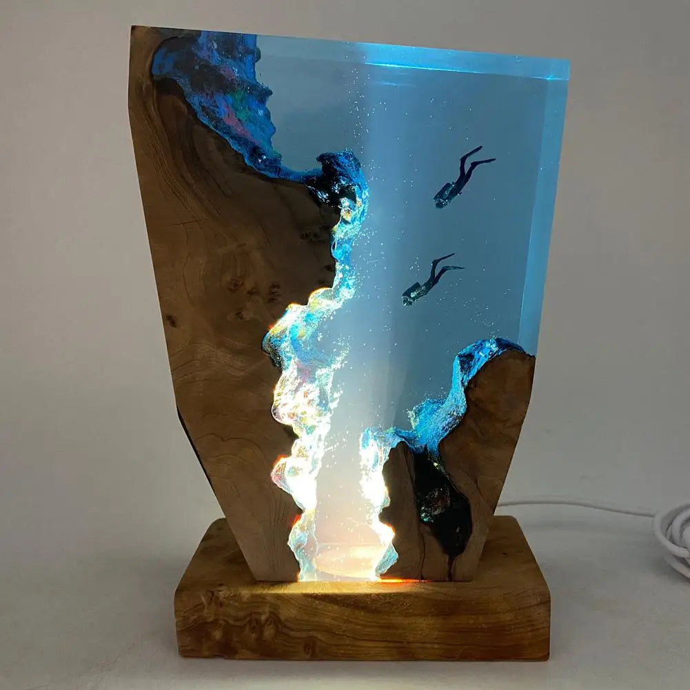 OceanGlow - LED Havdykare Bordslampa – Epoxy Trälamps med Maritim Design