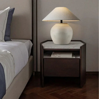 LumeVase – Keramisk Bordslampa med Minimalistisk Design