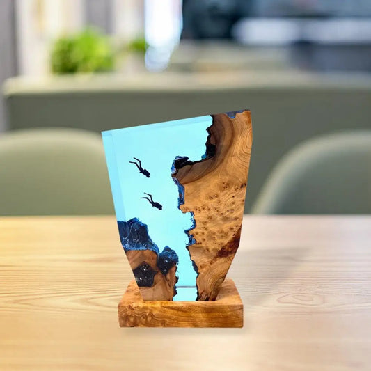 Carvallo – Luksus Bordslampa med Oceanisk Dykare Design för en Lugna Atmosfär