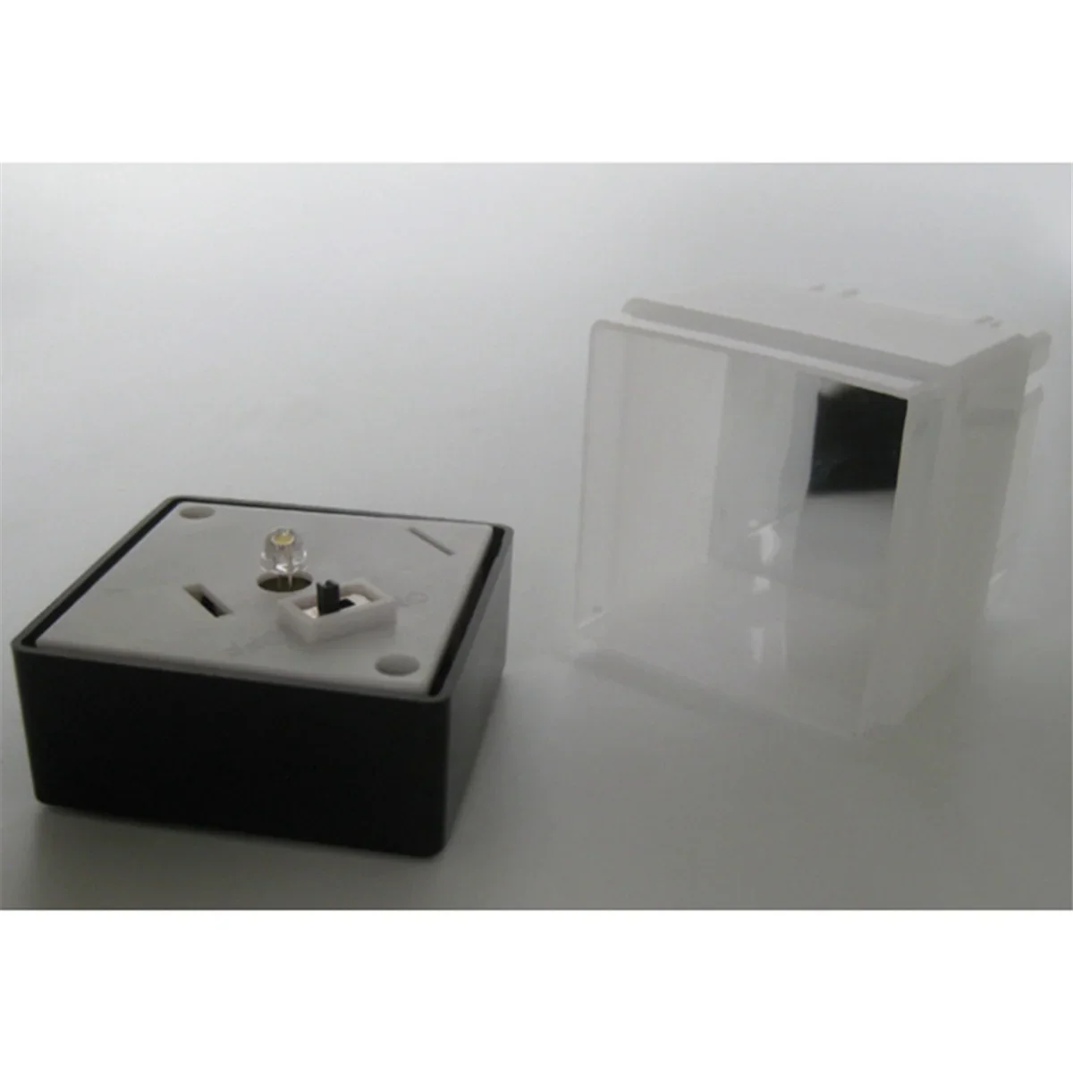 Carvallo YardGlow Solarlampa LED pelarlampa | Varmvitt ljus för trädgård & staket | Väderbeständig IP55 | 12 cm hög