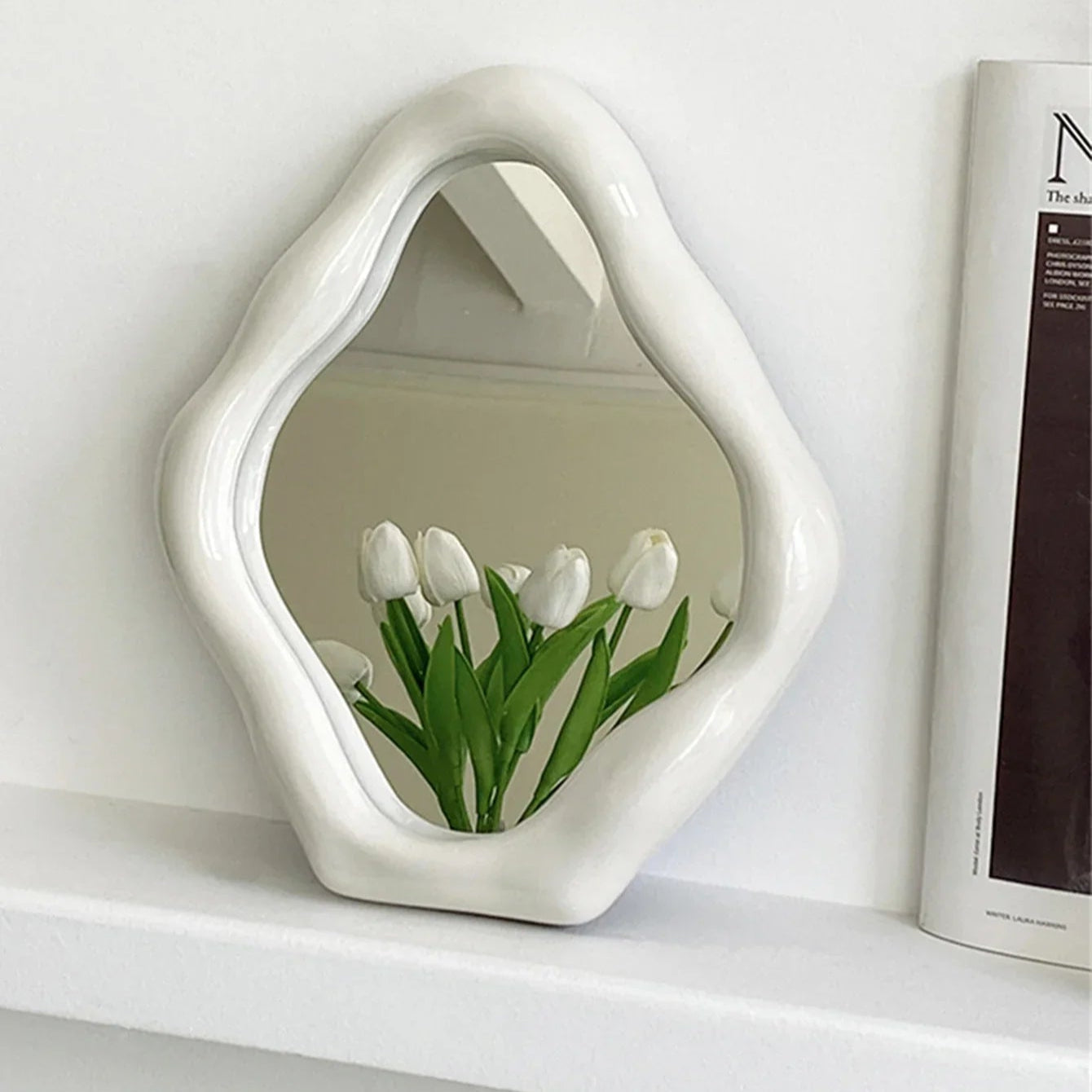 RetroLume - Snyggt oregelbundet sminkspegel med vintage charm och modern appell