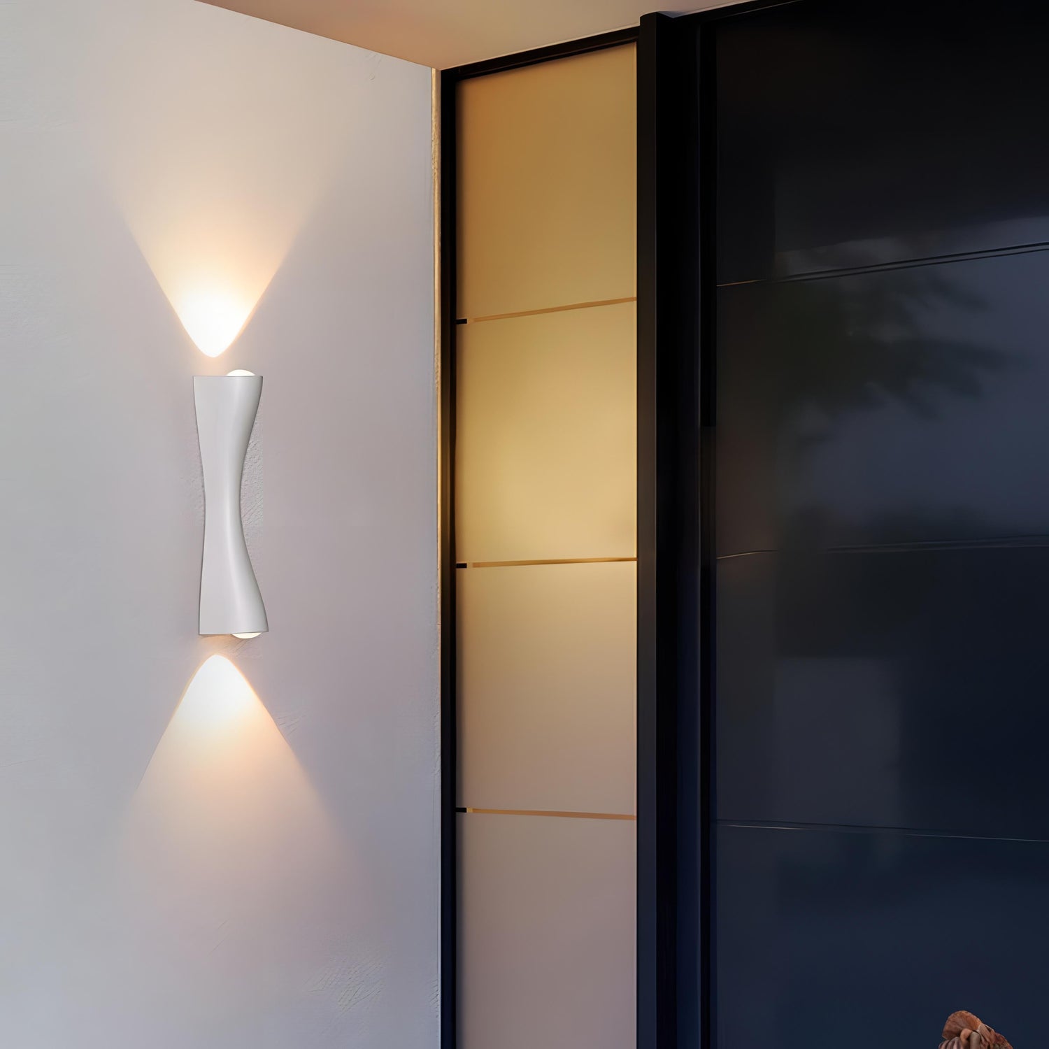 Lachlan - Utomhus LED Upp/Ner Modern Böjd Vägglampa