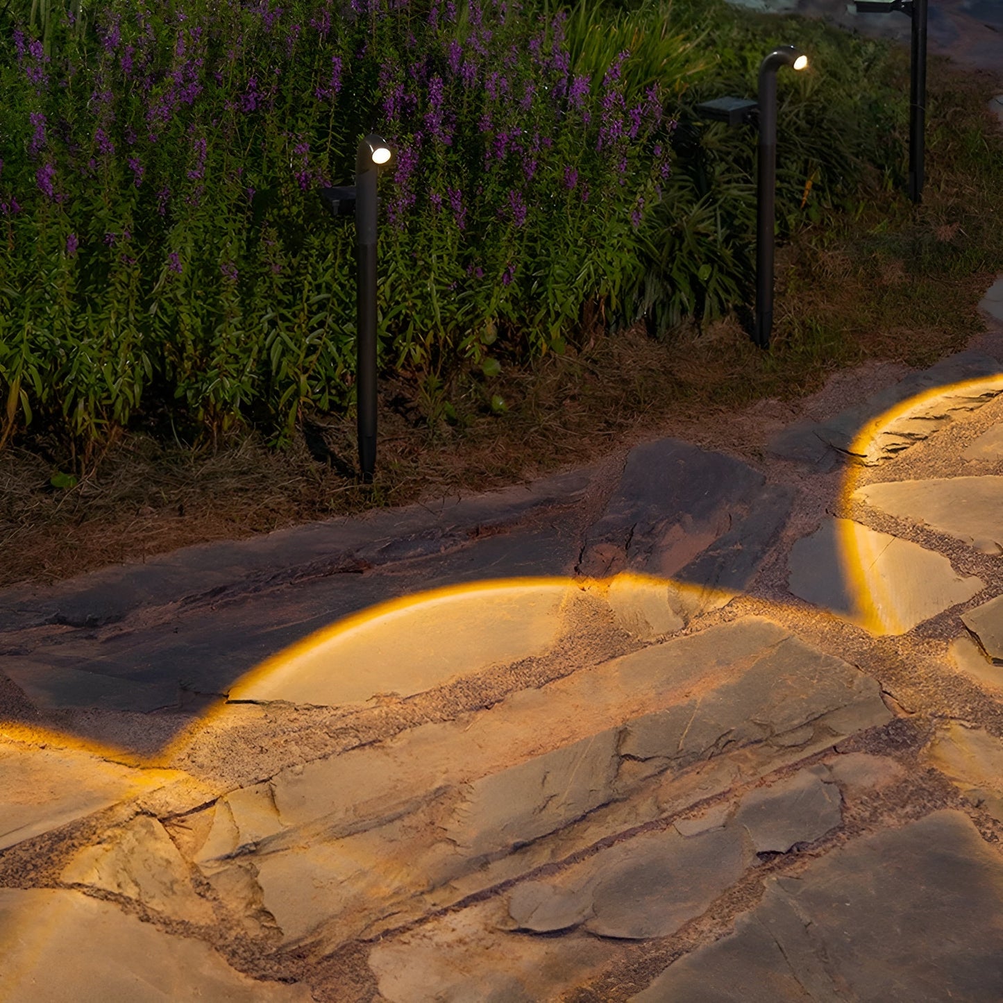 LED Solarlampor för trädgården – Dekorativ väg belysning för gård och uppfart