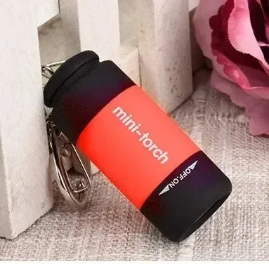 Carvallo Mini LED fackla med nyckelring | USB-laddning | Vattentät &amp; Ultralätt | 5,2 × 2,1 cm