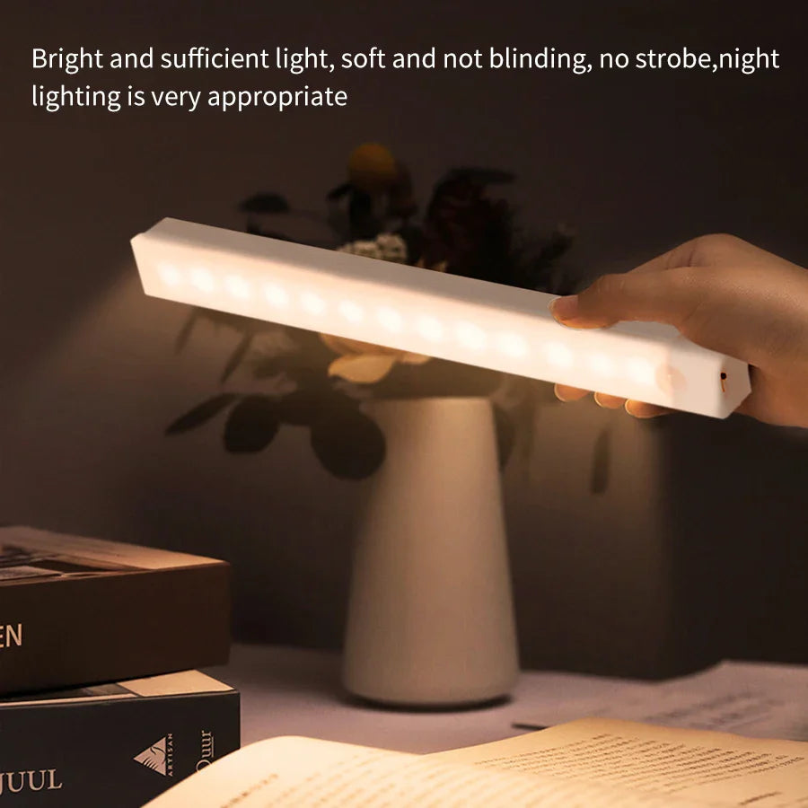 Carvallo Motion LED | Uppladdningsbart sensorljus med magnetfäste | Varmvit | För skåp, säng &amp; hall