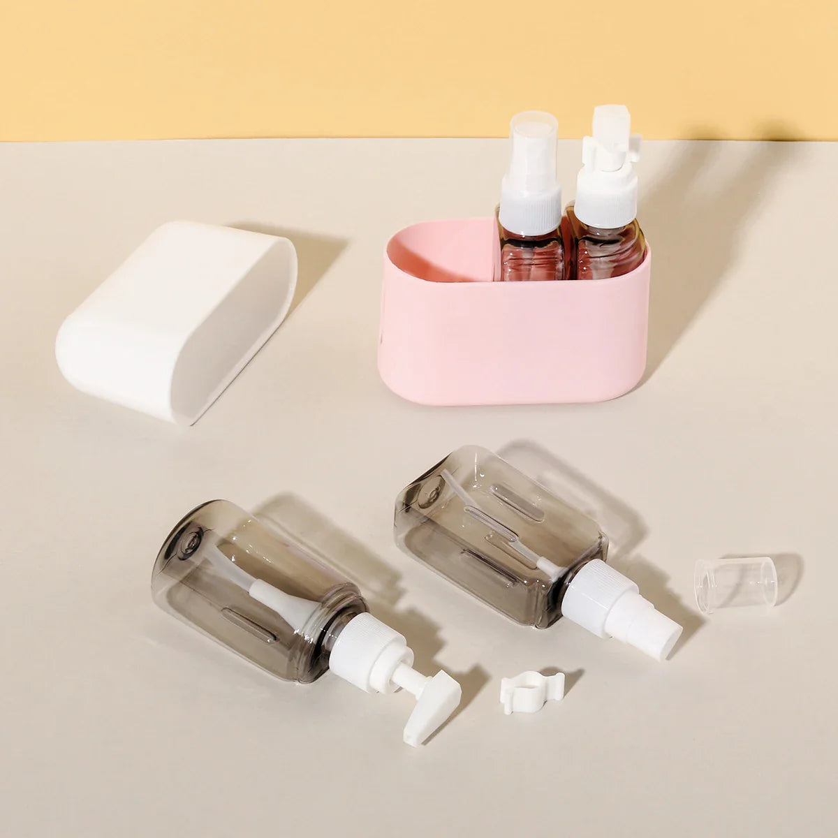 Carvallo 4-i-1 reseset med flaskor | Påfyllningsbara 50 ml dispenser och sprejflaskor | Läckagesäkra och TSA-kompatibla | För schampo, lotion, desinfektion