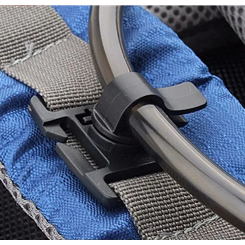 Carvallo Schlauchhalter Clip för dryckessystem | 360° roterbar | MOLLE-kompatibel | För ryggsäck, utomhus & camping | Lätt & Robust